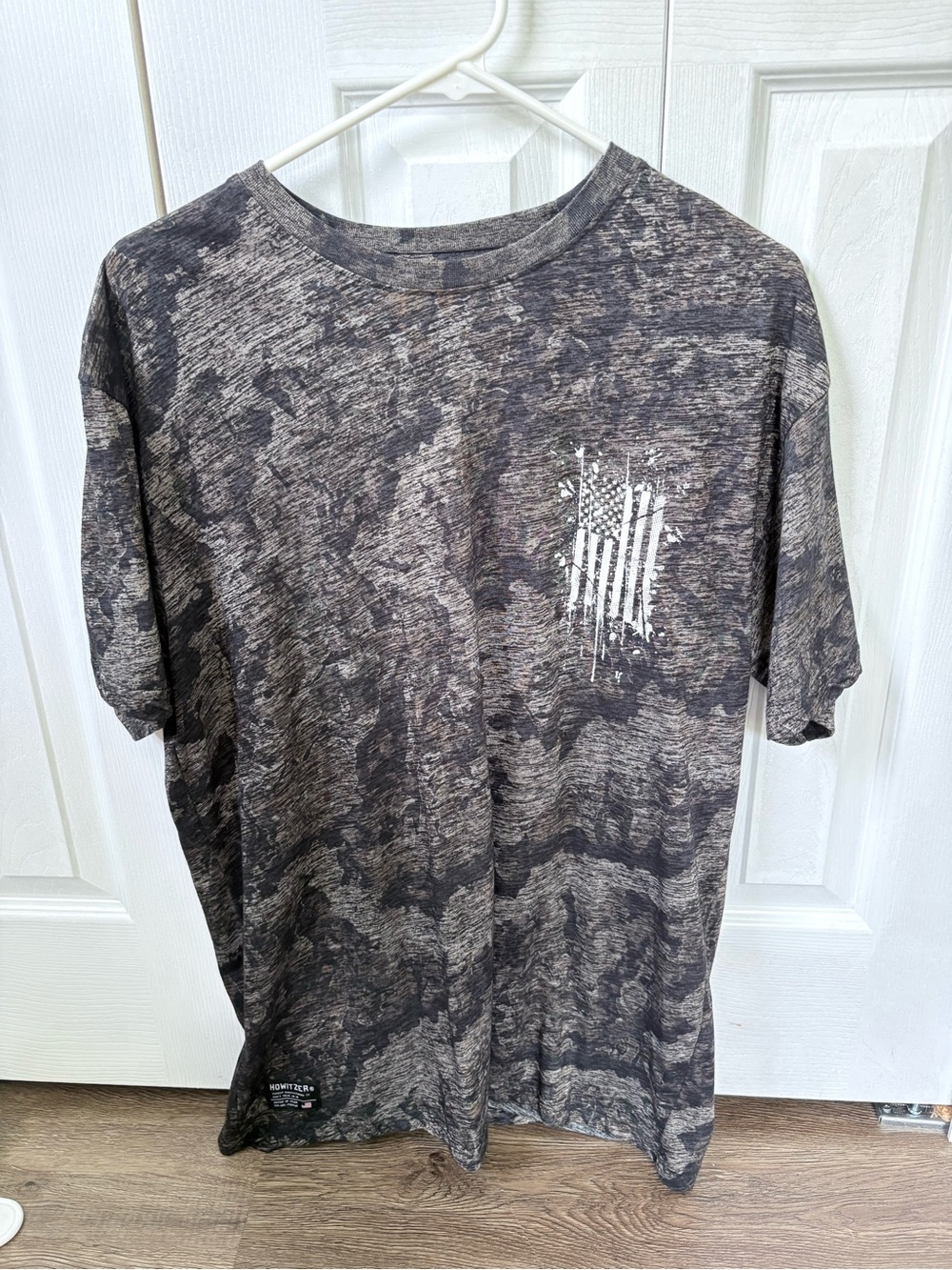 Men's Short Sleeve Black Heathered Flag Graphic Tee